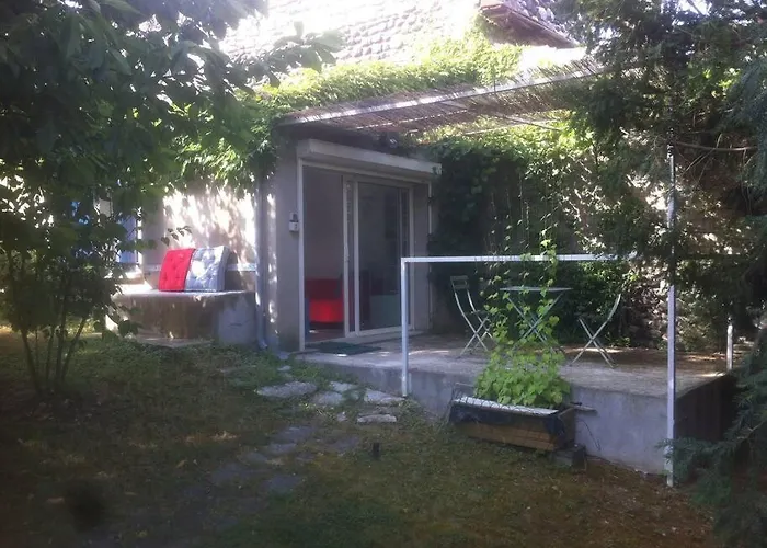 Ardeche, Independant Dans Jardin